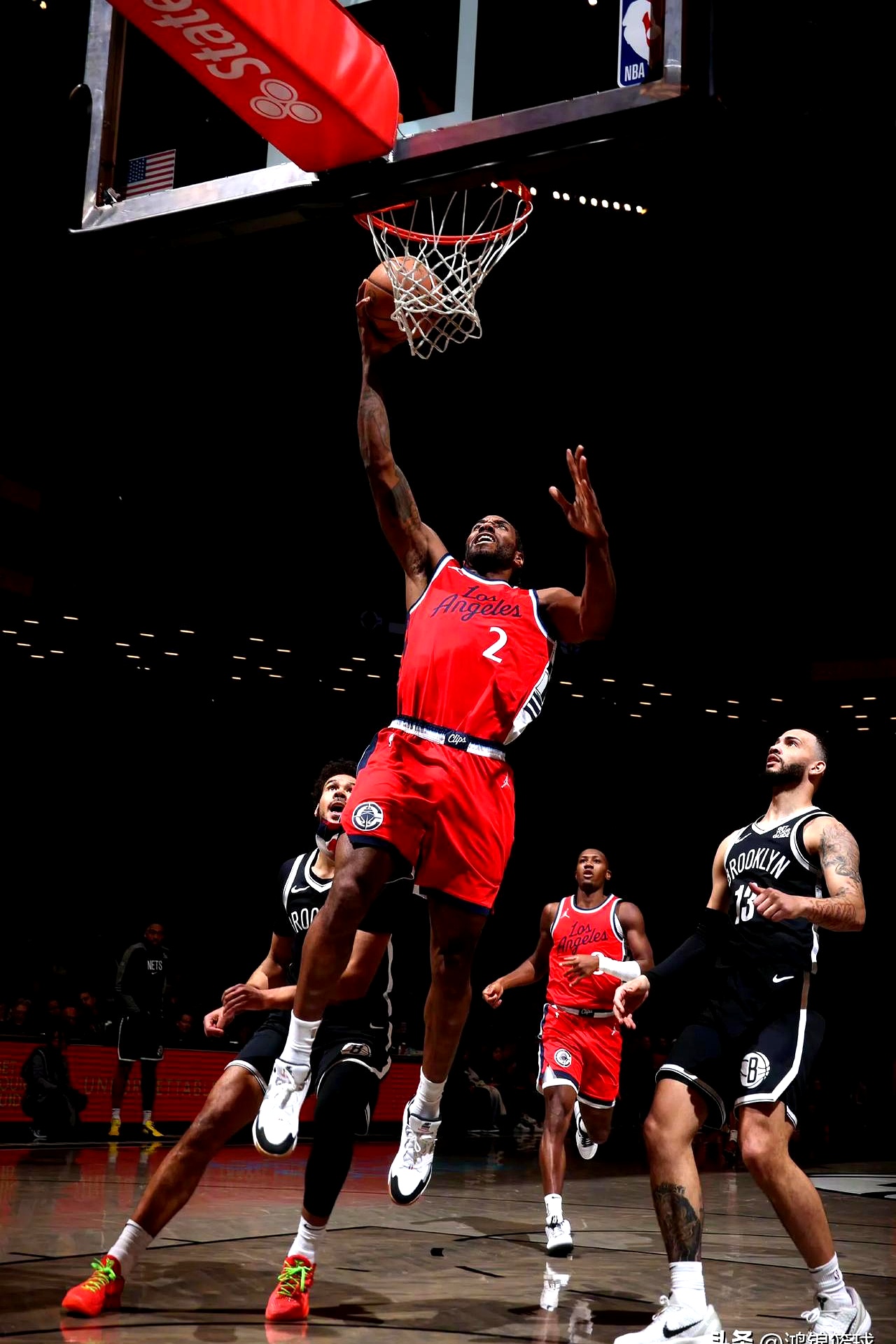 开云sport-快船轻取深圳队，欧文统治全场