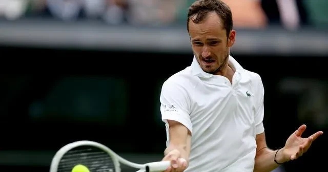 开云体育入口-法网力克温网，梅德韦杰夫带队取胜