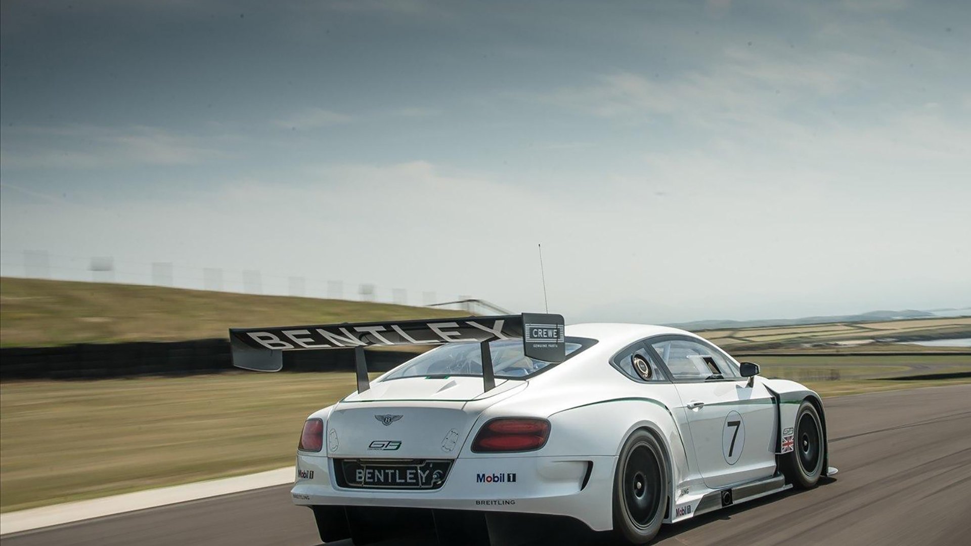 开云体育中国-当东方铁骑遇上美式锋芒，武切维奇领衔深圳队跨界碾压热火，一场篮球哲学的降维对话