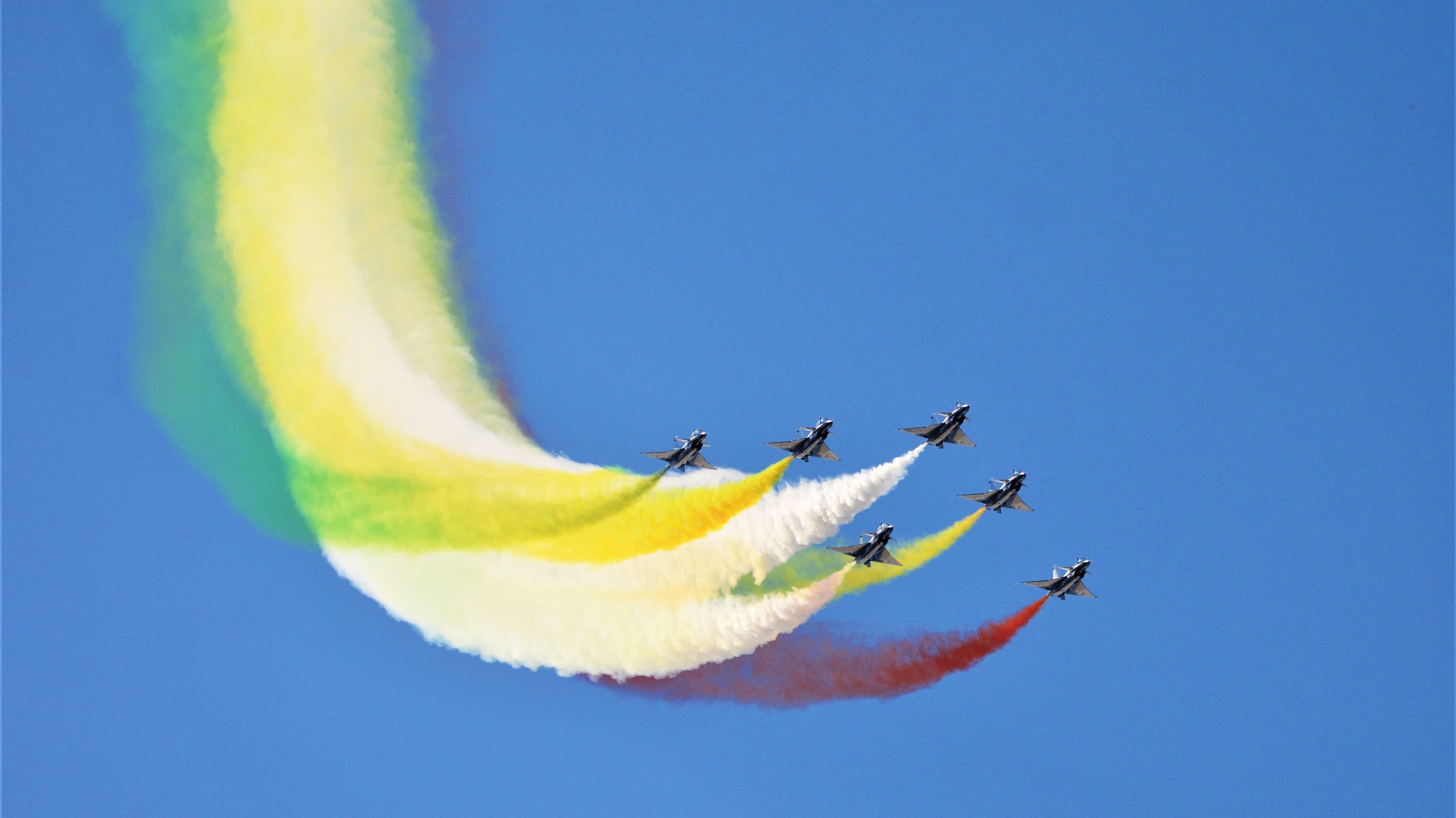 开云体育登录-绿茵场的硝烟，映射篮球场的烽火—当欧冠铁血注入NBA之夜